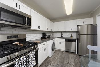 Electric Range In Kitchen at Trillium Apartments, Fairfax
